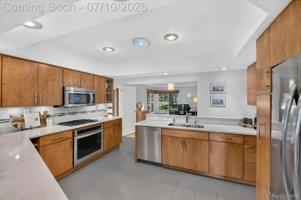 5017 Surfwood Drive Commerce Charter Township MI 48382