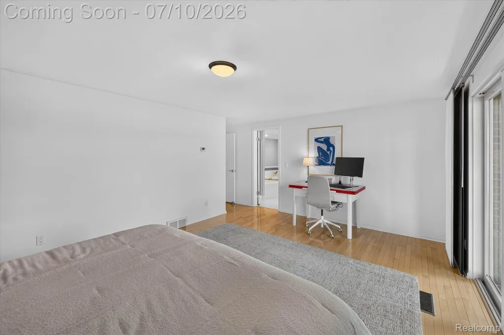 5017 Surfwood Drive Commerce Charter Township MI 48382