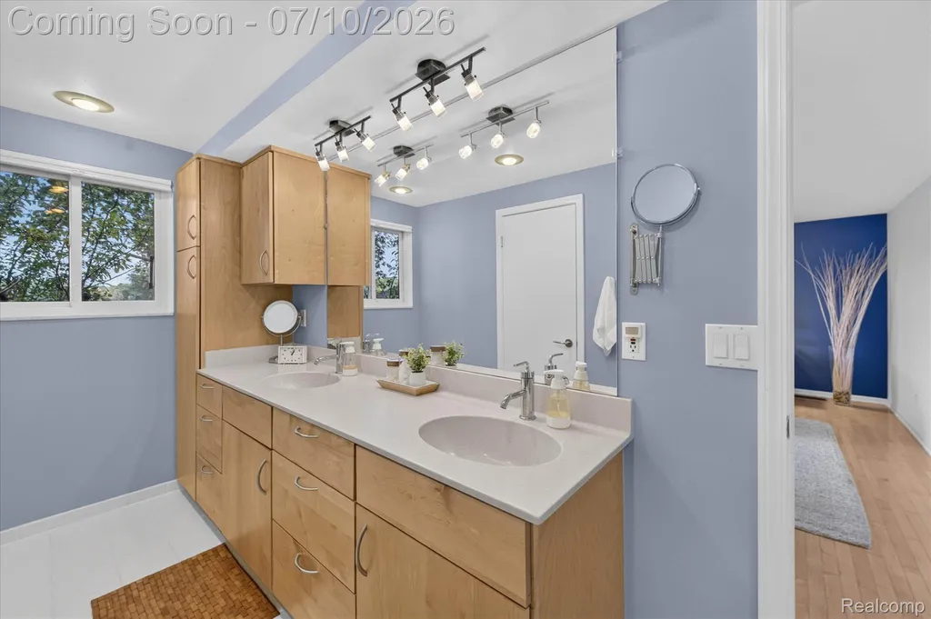 5017 Surfwood Drive Commerce Charter Township MI 48382