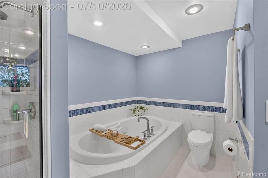 5017 Surfwood Drive Commerce Charter Township MI 48382
