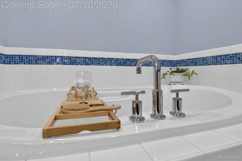 5017 Surfwood Drive Commerce Charter Township MI 48382