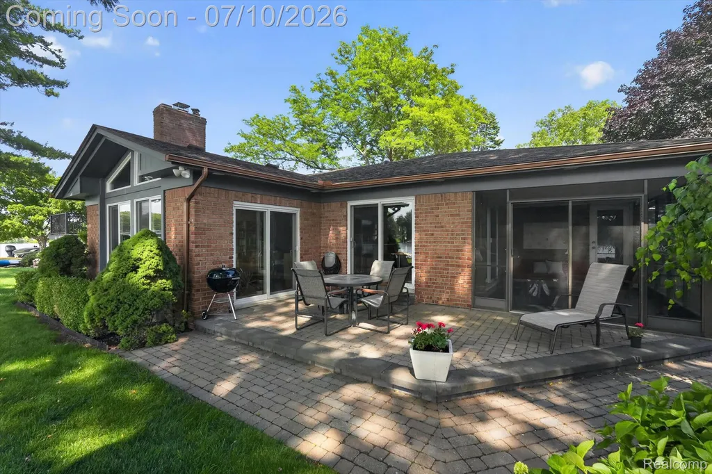 5017 Surfwood Drive Commerce Charter Township MI 48382