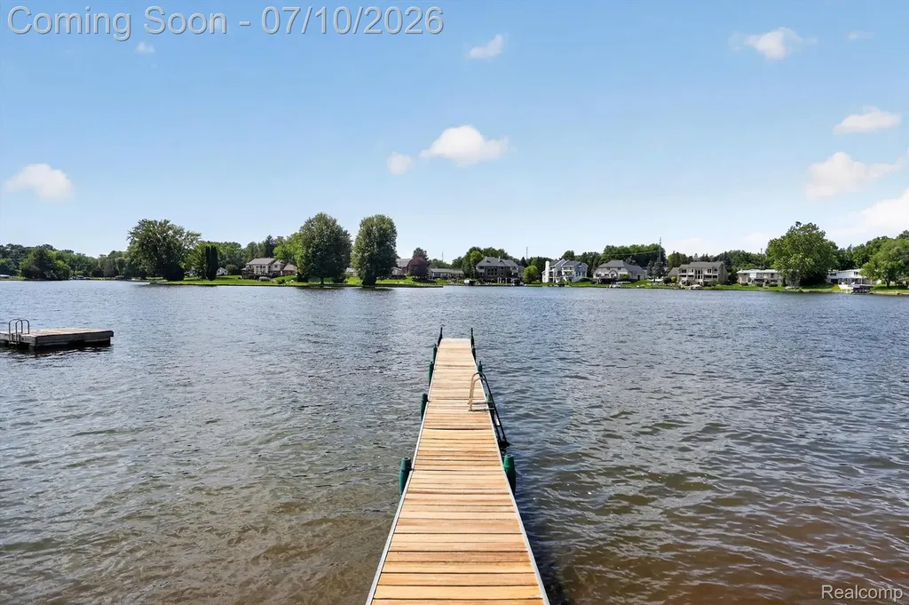 5017 Surfwood Drive Commerce Charter Township MI 48382