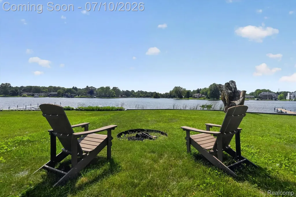 5017 Surfwood Drive Commerce Charter Township MI 48382