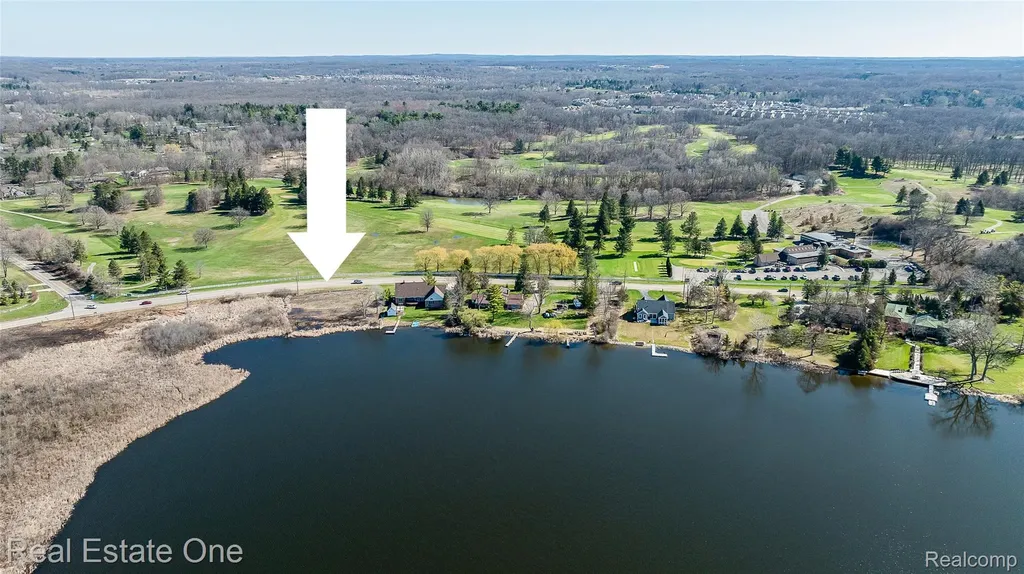 V/l Golf Club Oceola Township MI 48843
