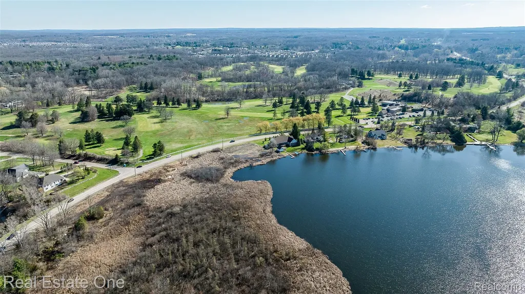 V/l Golf Club Oceola Township MI 48843