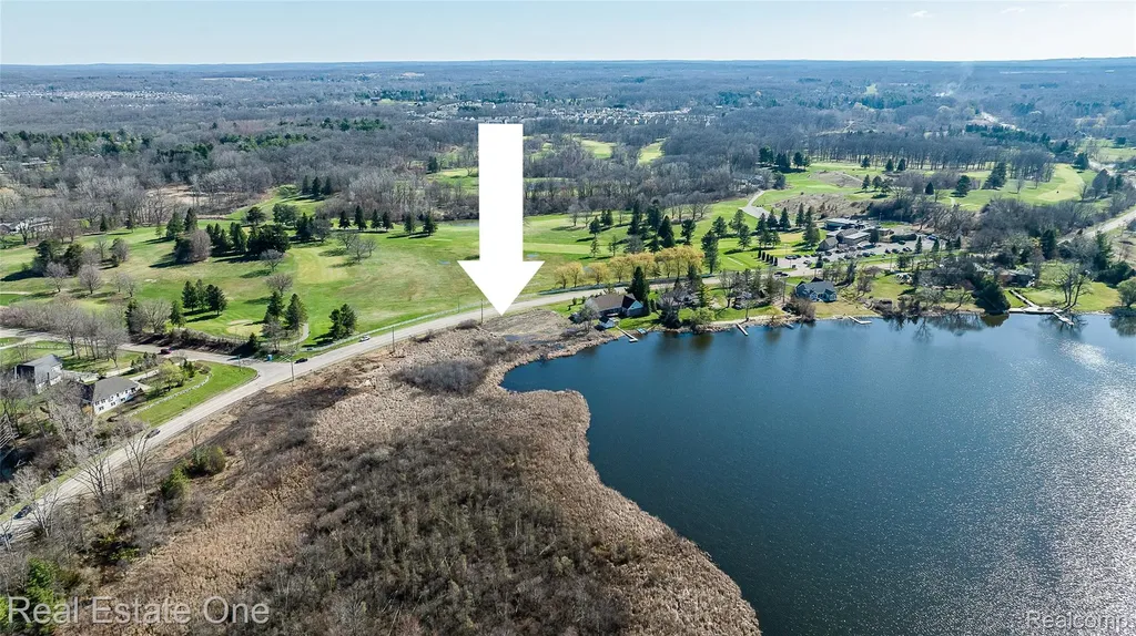 V/l Golf Club Oceola Township MI 48843