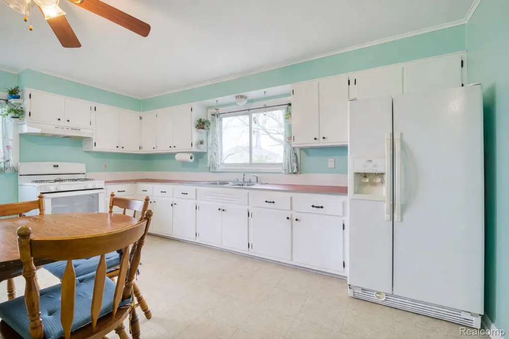 20796 Gibraltar Road Brownstown Charter Township MI 48183