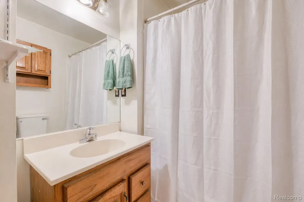 20796 Gibraltar Road Brownstown Charter Township MI 48183