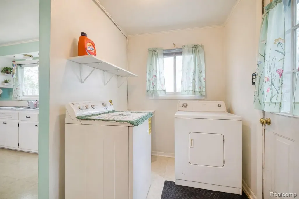20796 Gibraltar Road Brownstown Charter Township MI 48183