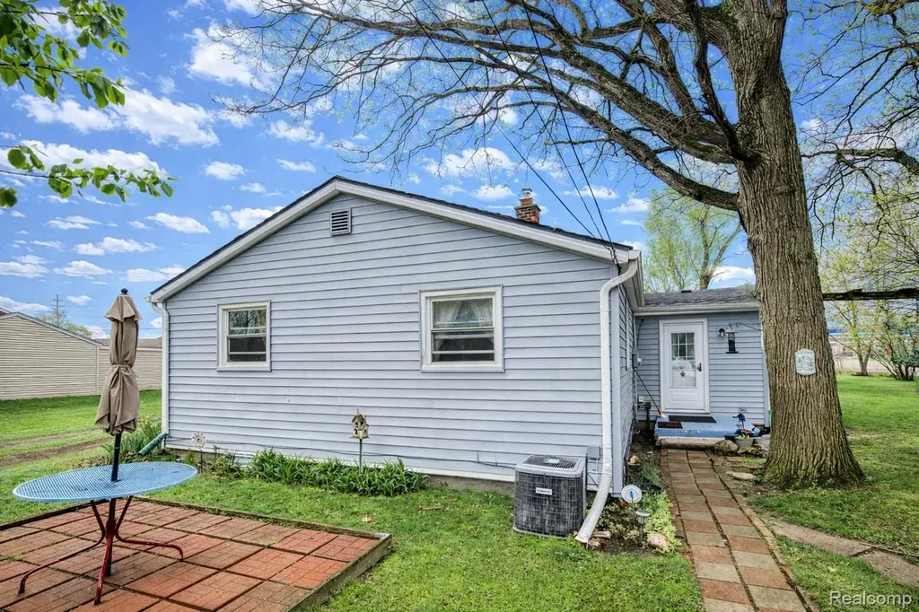 20796 Gibraltar Road Brownstown Charter Township MI 48183