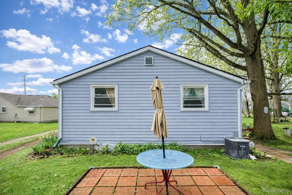 20796 Gibraltar Road Brownstown Charter Township MI 48183