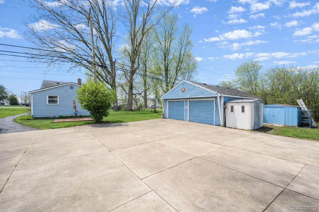 20796 Gibraltar Road Brownstown Charter Township MI 48183