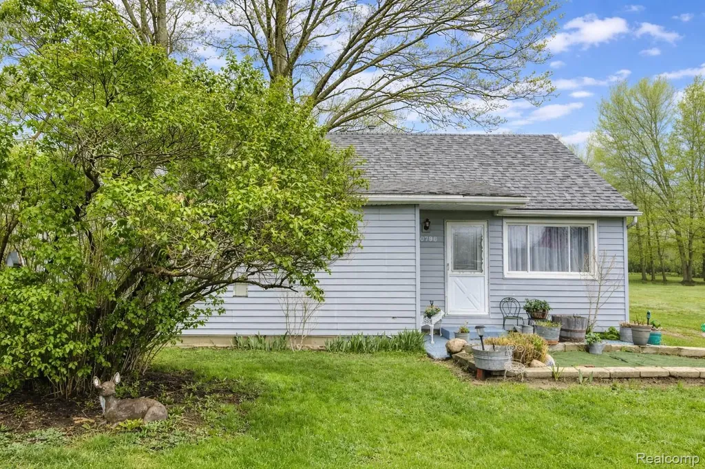 20796 Gibraltar Road Brownstown Charter Township MI 48183