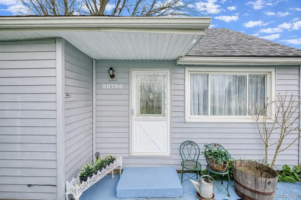 20796 Gibraltar Road Brownstown Charter Township MI 48183