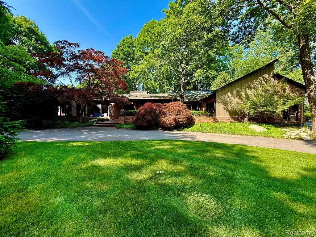 275 Pine Ridge Drive Bloomfield Hills City MI 48304