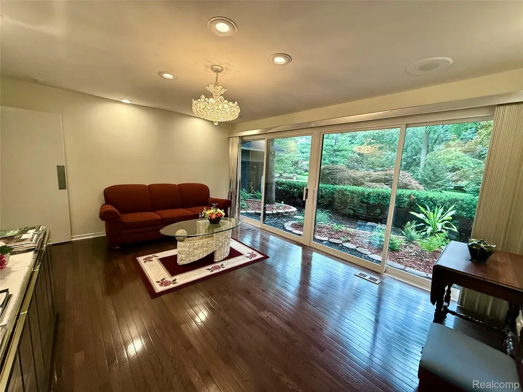 275 Pine Ridge Drive Bloomfield Hills City MI 48304