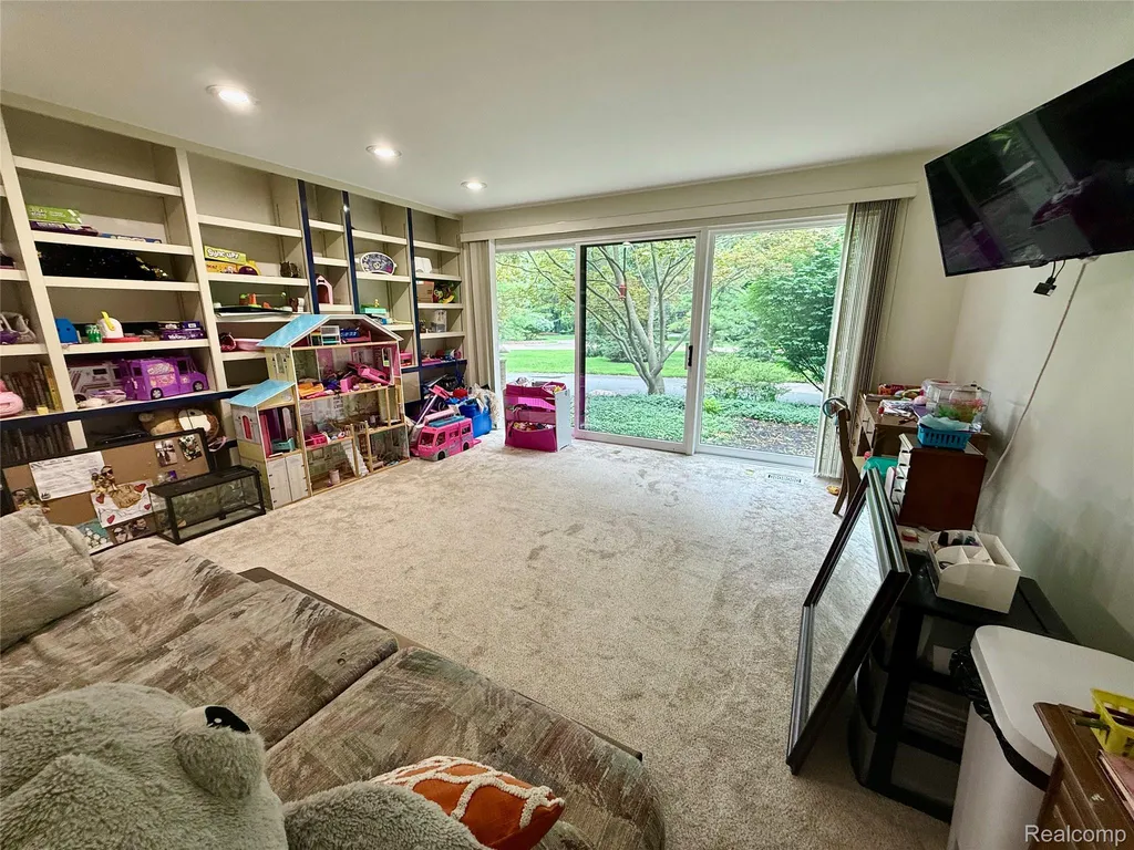 275 Pine Ridge Drive Bloomfield Hills City MI 48304