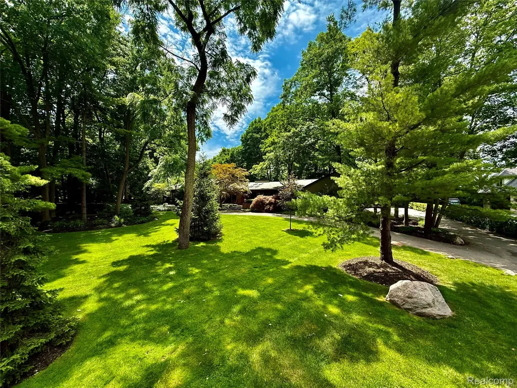275 Pine Ridge Drive Bloomfield Hills City MI 48304