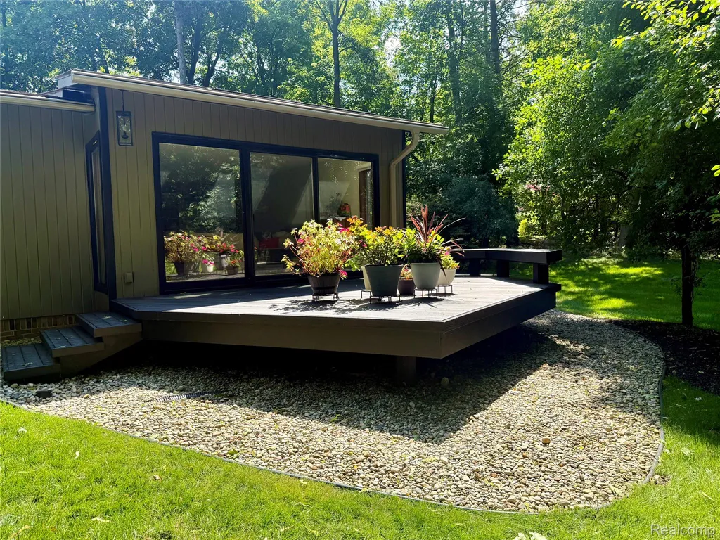 275 Pine Ridge Drive Bloomfield Hills City MI 48304