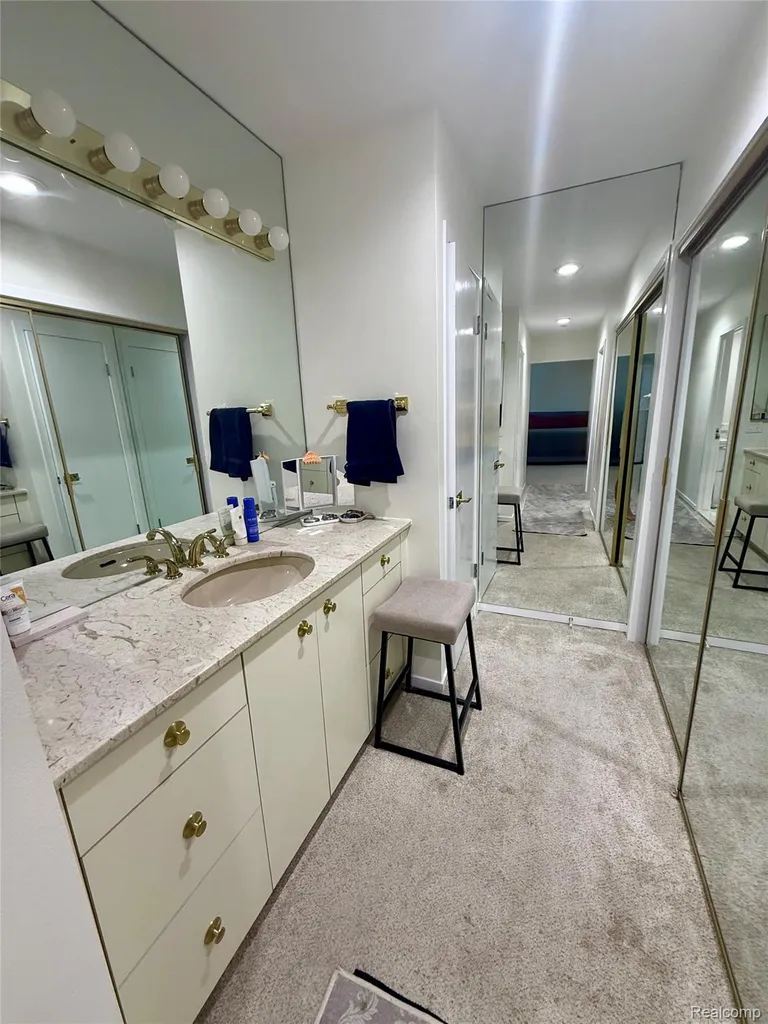 275 Pine Ridge Drive Bloomfield Hills City MI 48304
