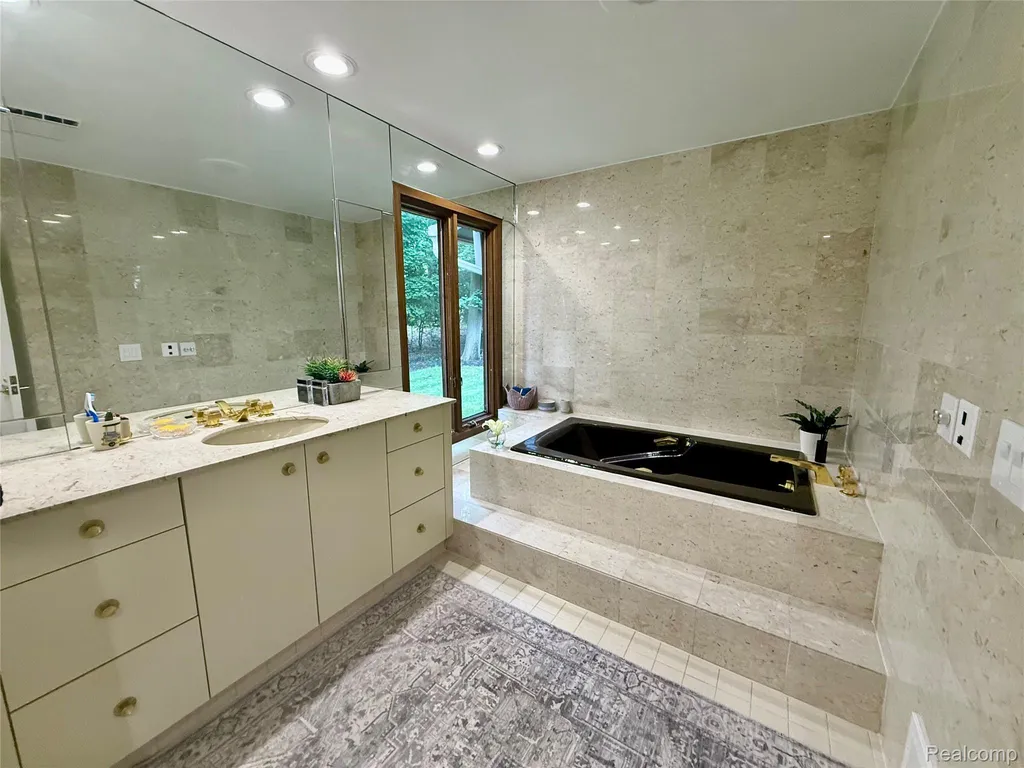 275 Pine Ridge Drive Bloomfield Hills City MI 48304