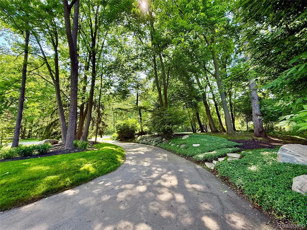 275 Pine Ridge Drive Bloomfield Hills City MI 48304