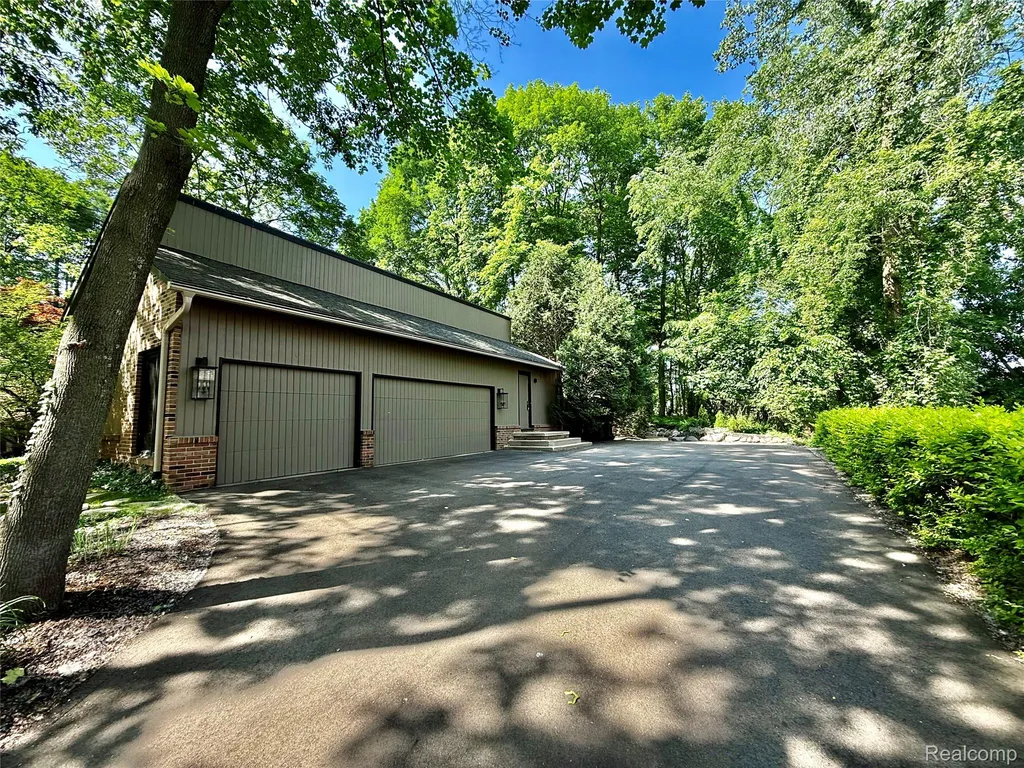 275 Pine Ridge Drive Bloomfield Hills City MI 48304