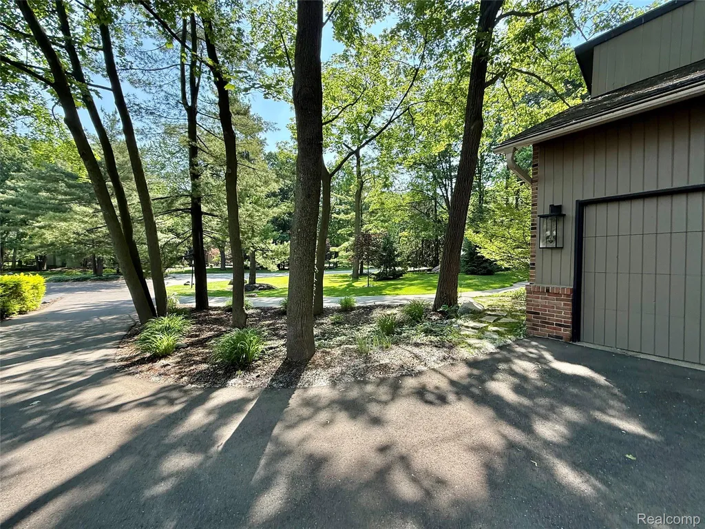 275 Pine Ridge Drive Bloomfield Hills City MI 48304
