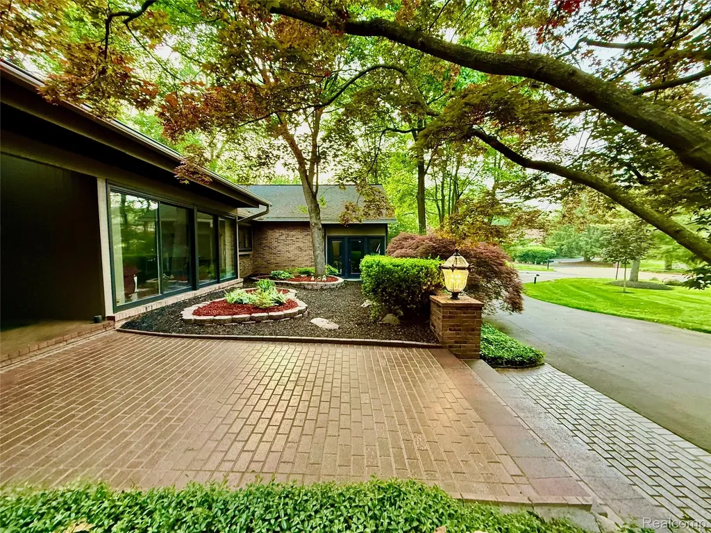 275 Pine Ridge Drive Bloomfield Hills City MI 48304