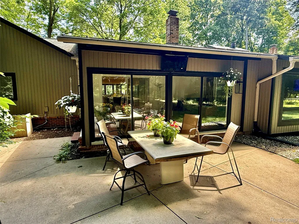 275 Pine Ridge Drive Bloomfield Hills City MI 48304