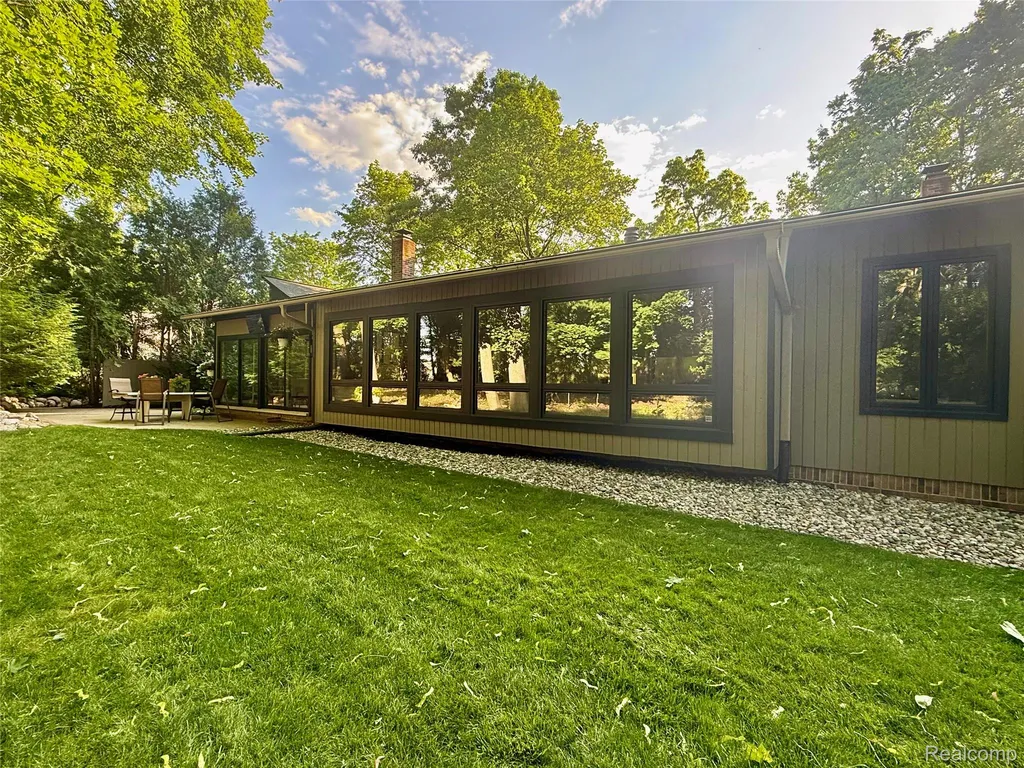 275 Pine Ridge Drive Bloomfield Hills City MI 48304