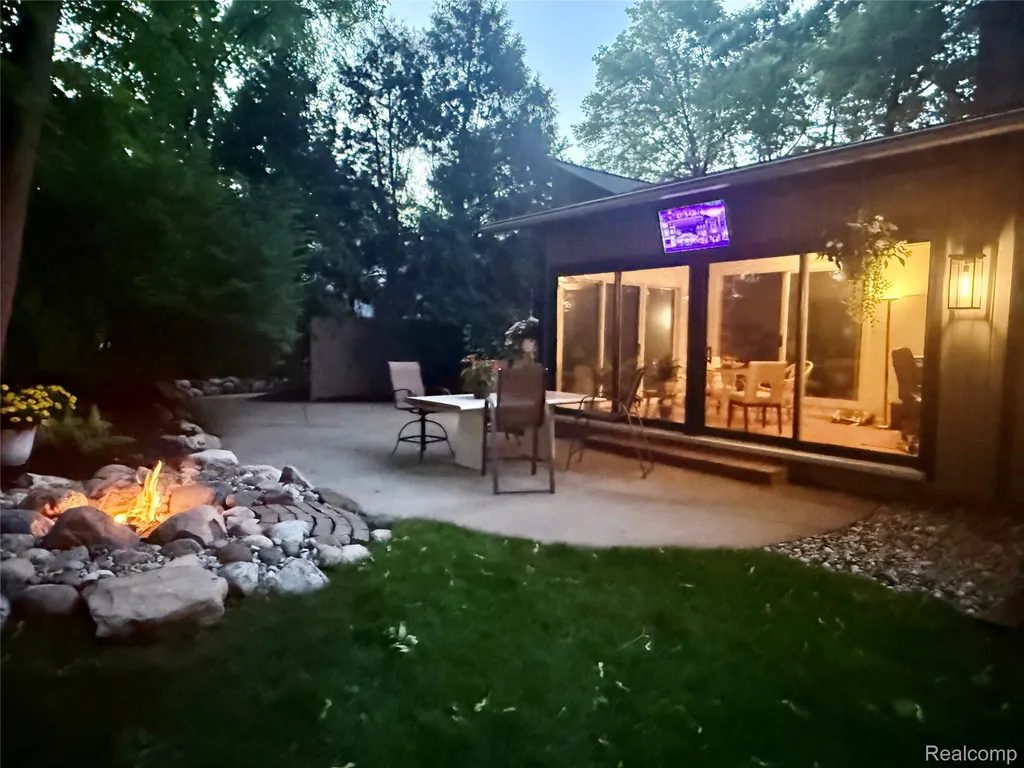 275 Pine Ridge Drive Bloomfield Hills City MI 48304