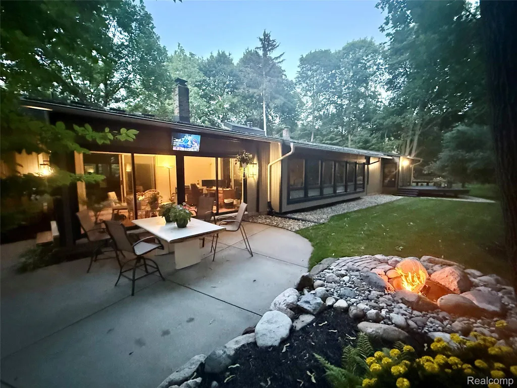 275 Pine Ridge Drive Bloomfield Hills City MI 48304