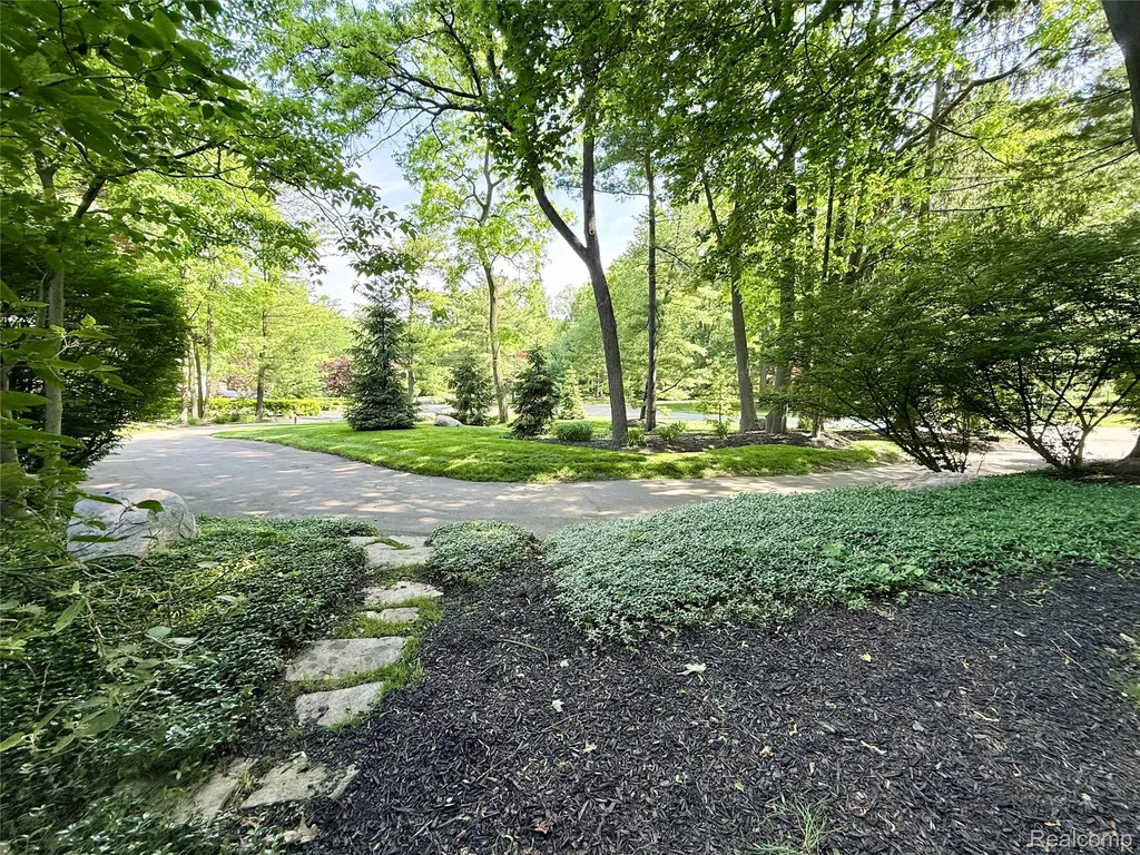 275 Pine Ridge Drive Bloomfield Hills City MI 48304