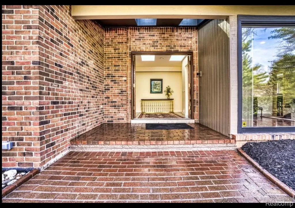 275 Pine Ridge Drive Bloomfield Hills City MI 48304