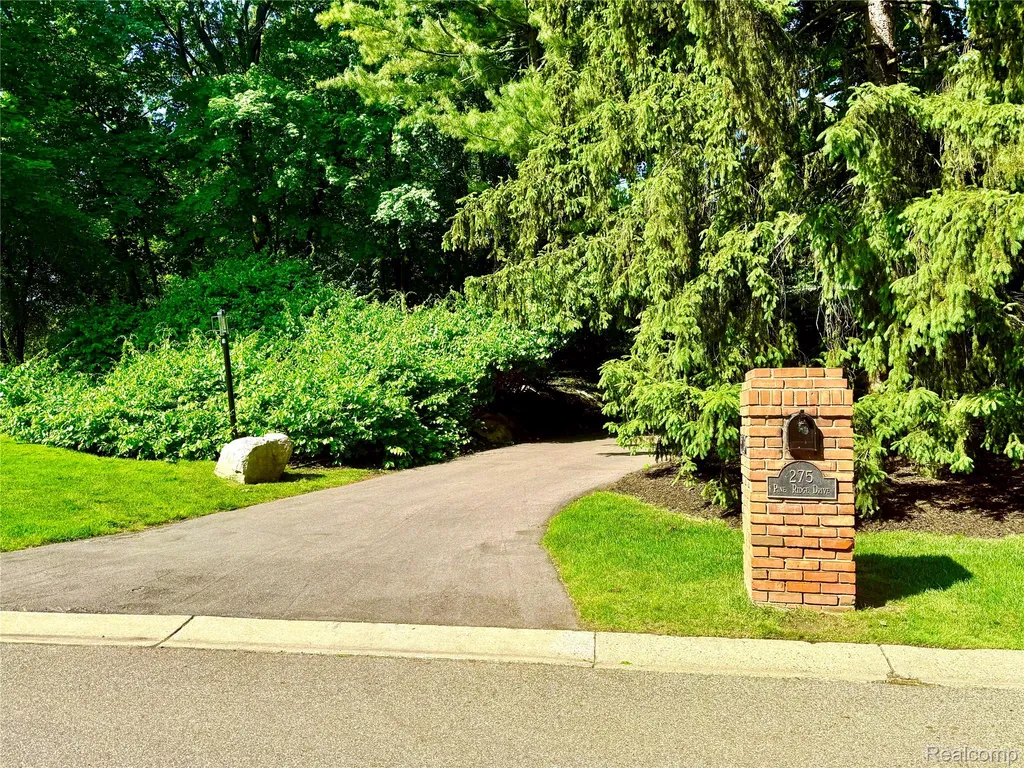 275 Pine Ridge Drive Bloomfield Hills City MI 48304
