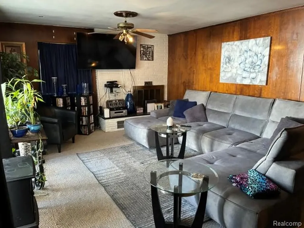 15718 George Washington Southfield City MI 48075