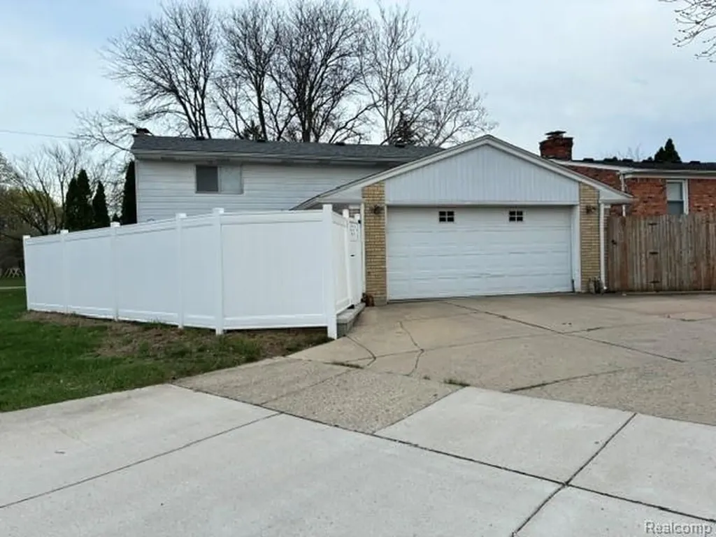 15718 George Washington Southfield City MI 48075