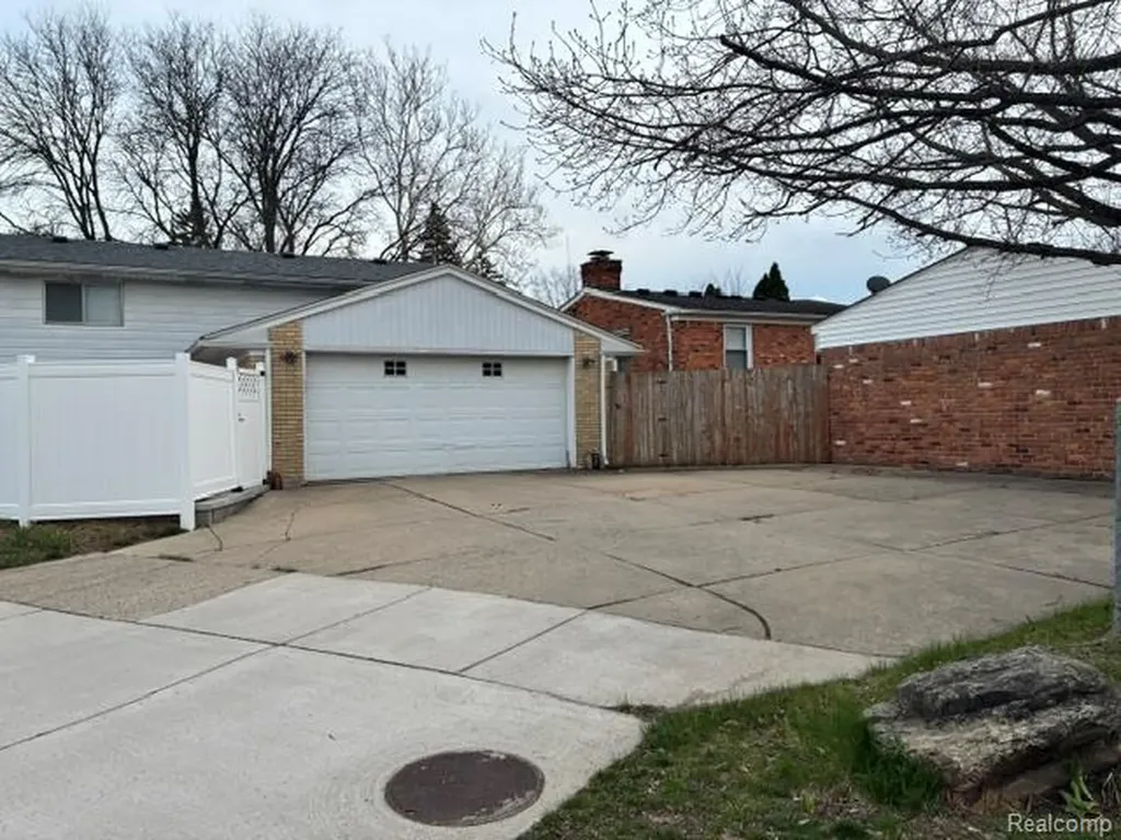 15718 George Washington Southfield City MI 48075