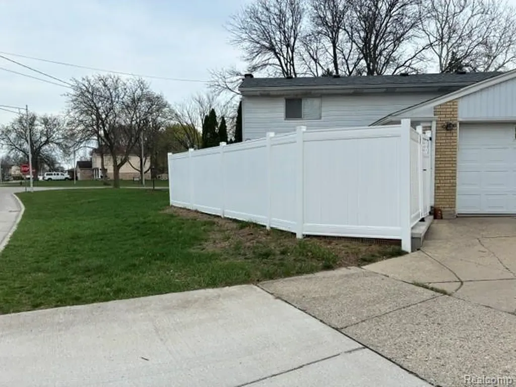 15718 George Washington Southfield City MI 48075