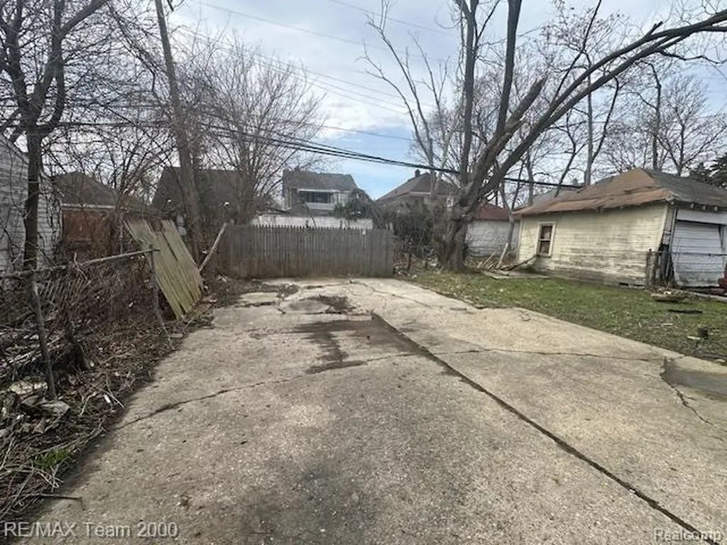 5291 Lakewood Street Detroit City MI 48213