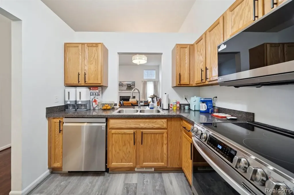 435 Carson Drive Westland City MI 48185