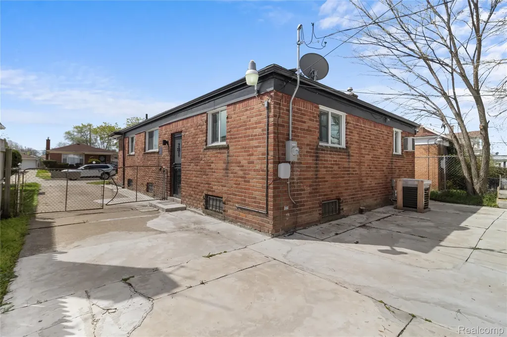 6781 Iowa Street Detroit City MI 48212