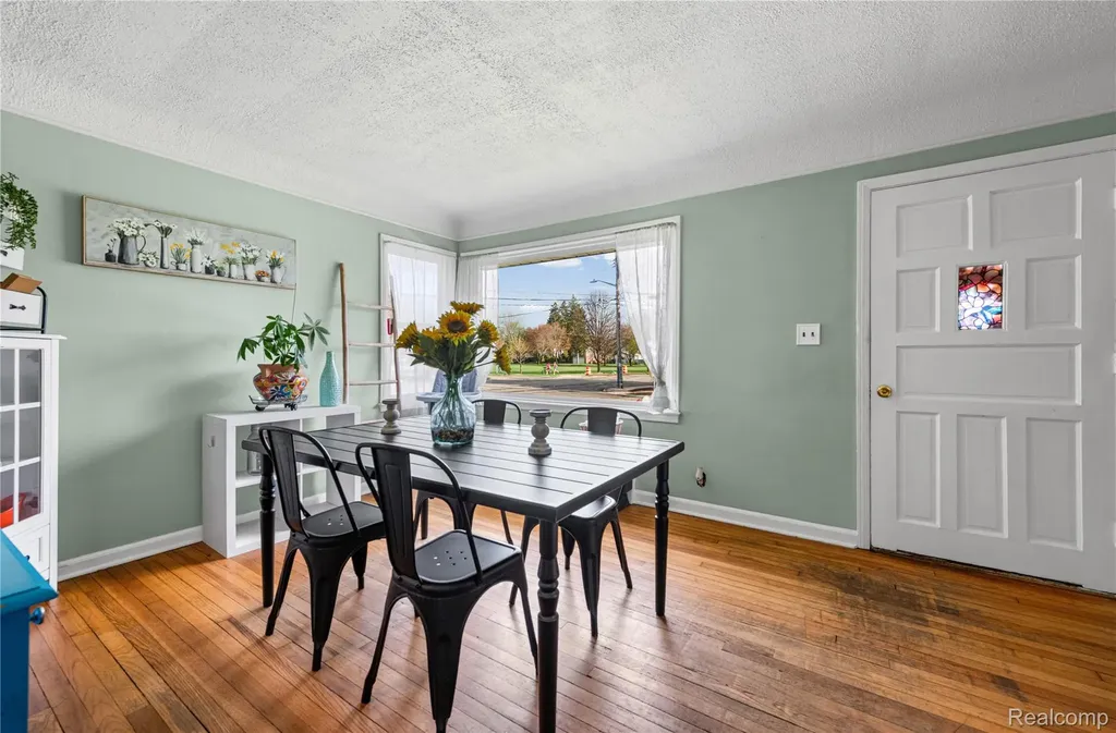 527 E Sunnybrook Drive Royal Oak City MI 48073