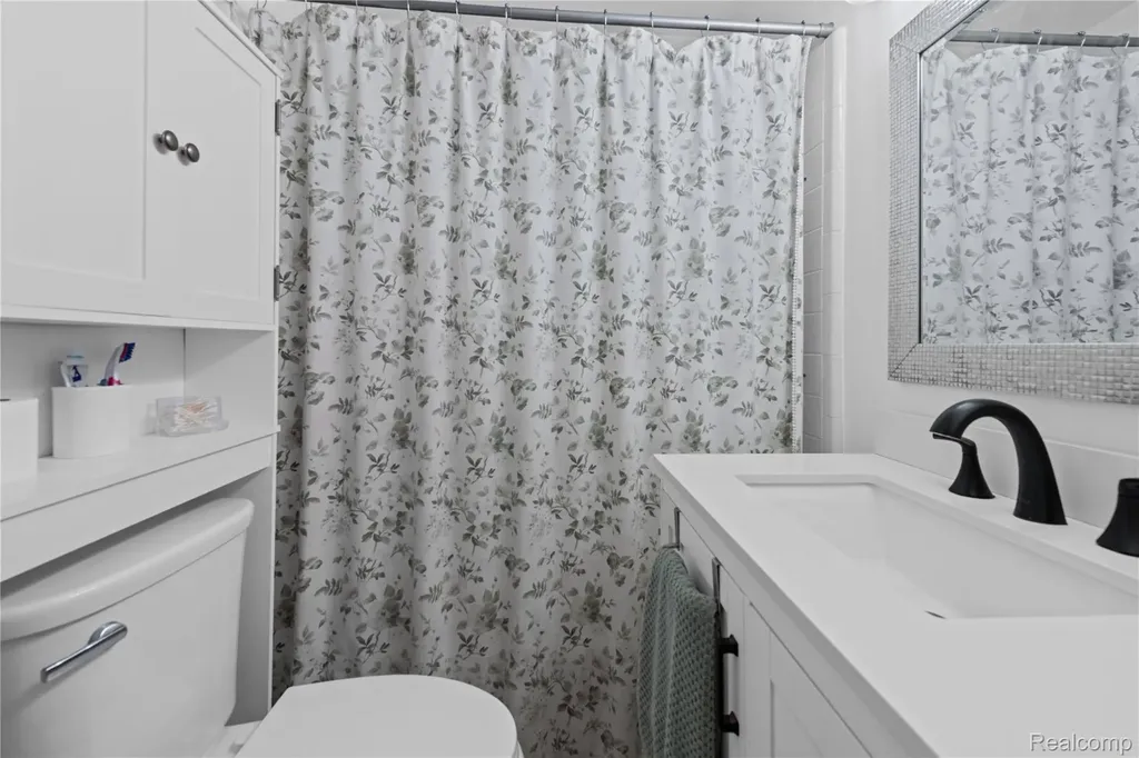 527 E Sunnybrook Drive Royal Oak City MI 48073