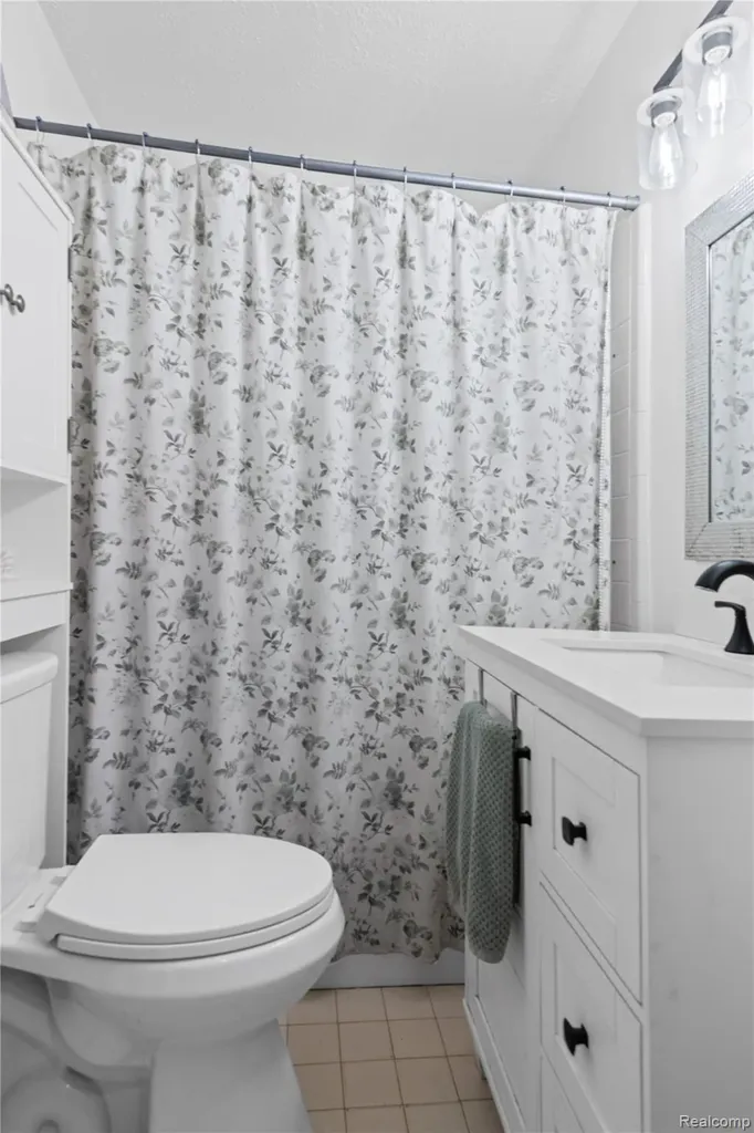 527 E Sunnybrook Drive Royal Oak City MI 48073