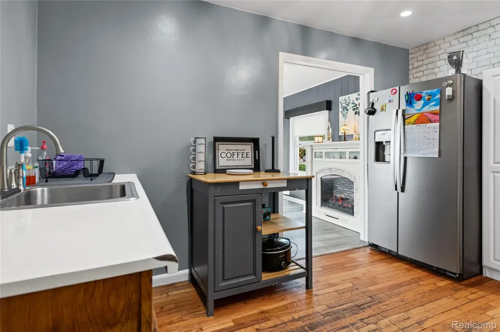 527 E Sunnybrook Drive Royal Oak City MI 48073