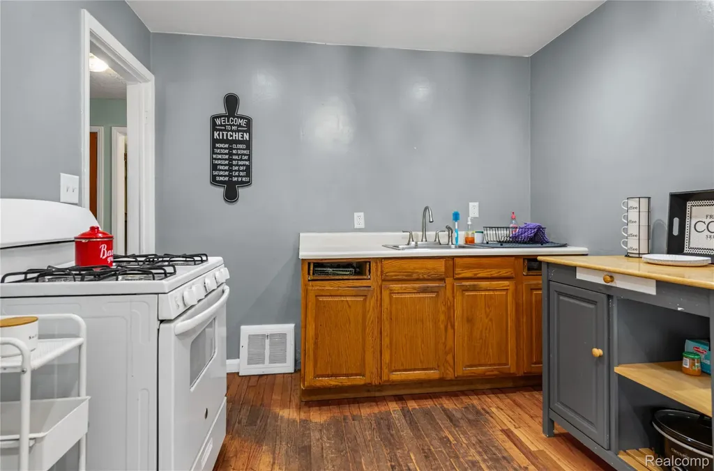 527 E Sunnybrook Drive Royal Oak City MI 48073