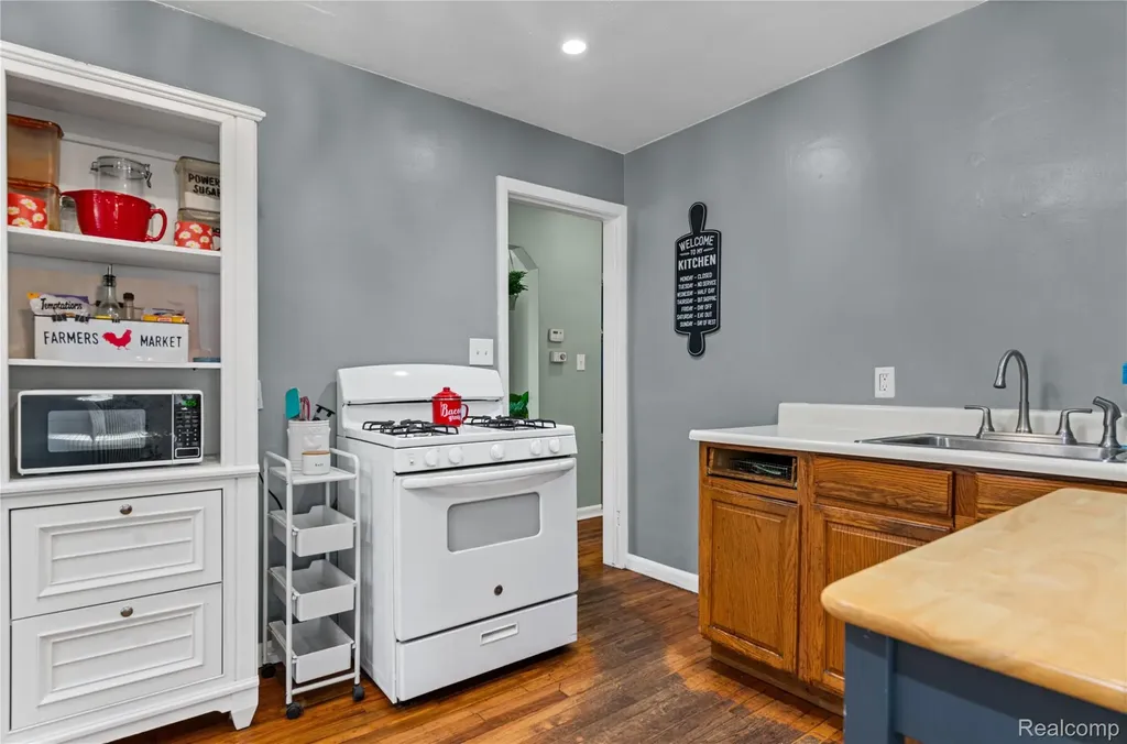 527 E Sunnybrook Drive Royal Oak City MI 48073